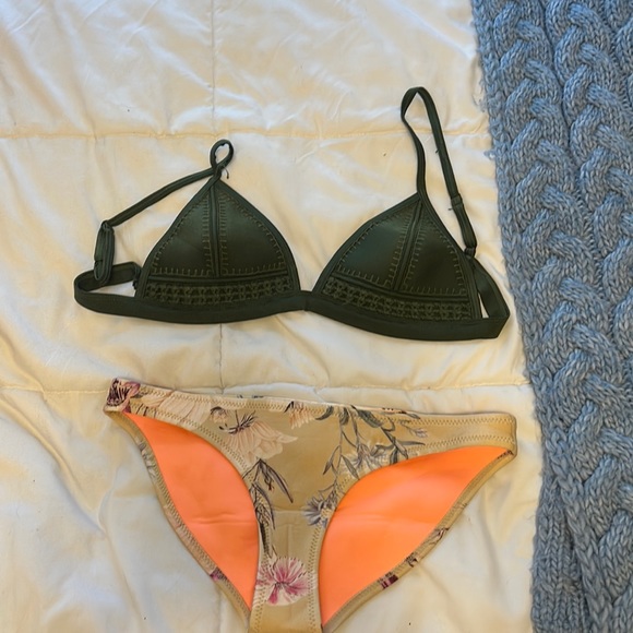 Triangl bikini bottoms-medium top-small - Picture 1 of 3